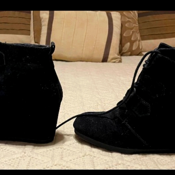 Womens black wedge boots - Picture 1 of 5